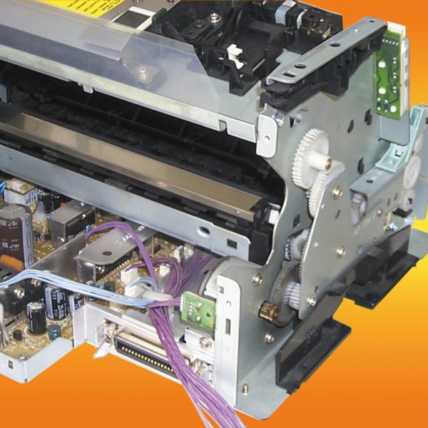 Příklad použití výrobku NICRO 666 K-4 Ultra při údržbě tiskáren a všech jejich pohyblivých plastových nebo kovových dílů
